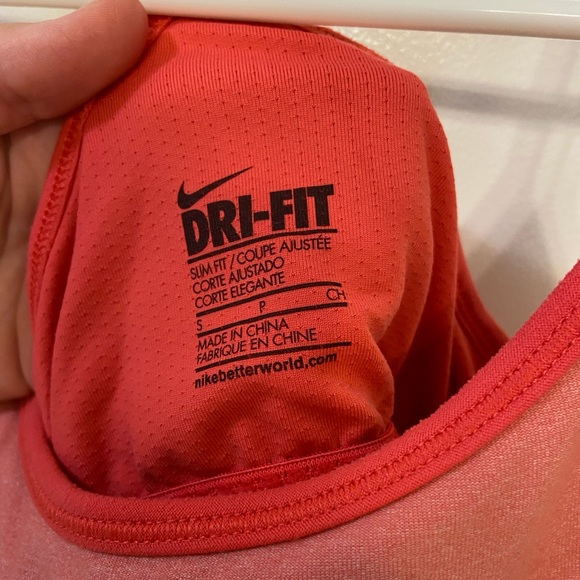 Nike dri-fit workout tank - Picture 5 of 10